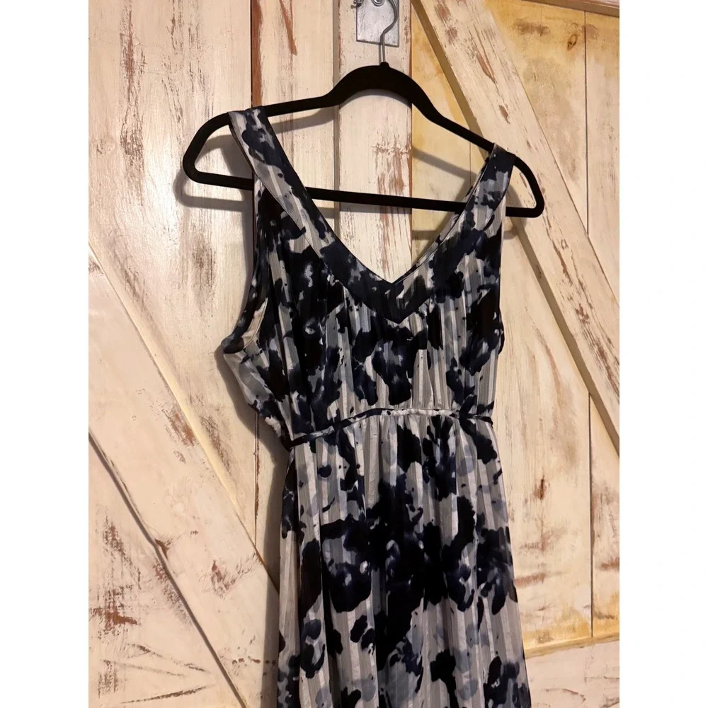 Motherhood Maternity pre owned